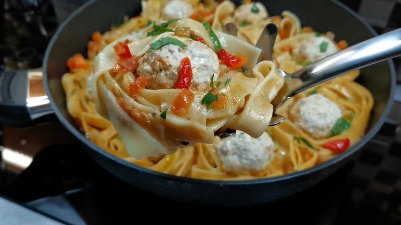 Приготування страви з макаронів