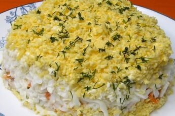 Реально смачний салат. Знайшла у старих папірцях із рецептами