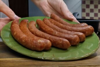 Швидкий плов із копченими ковбасками